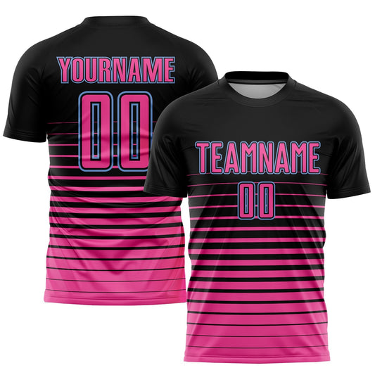 Maillot de football personnalisé par sublimation, à fines rayures noires, roses et bleu clair.