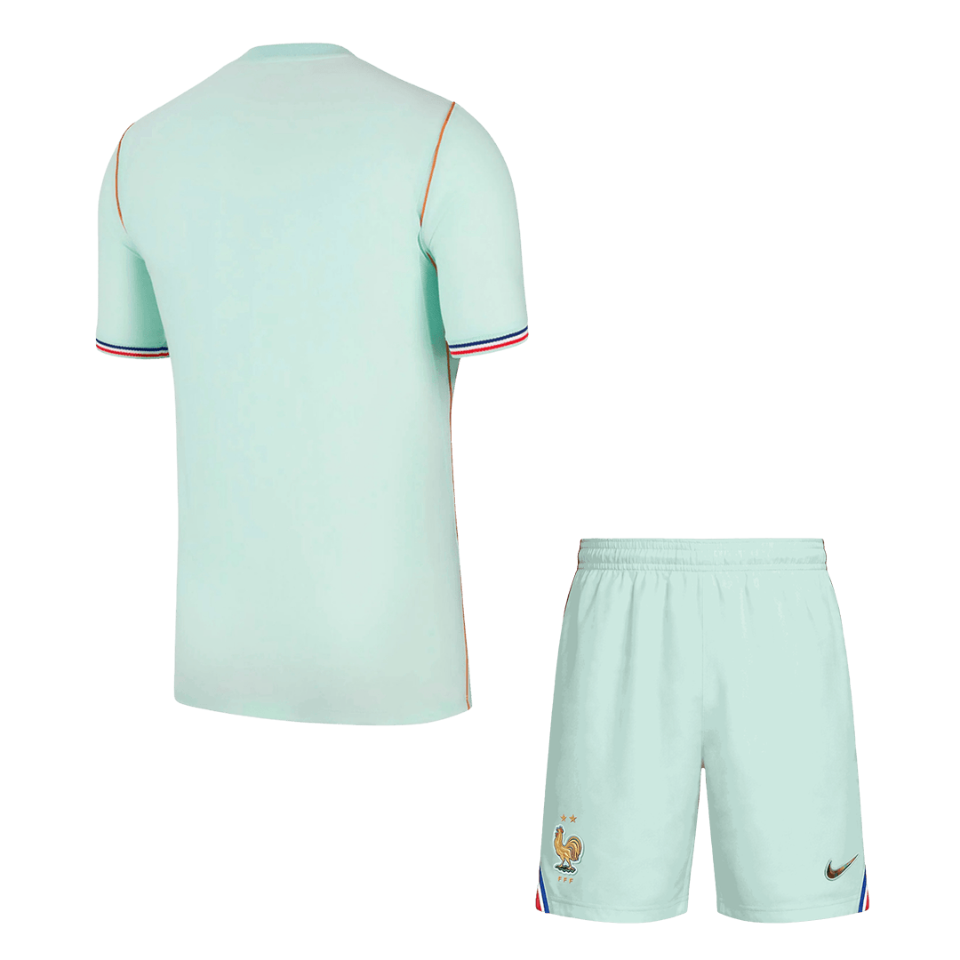 Tenue extérieure de l'équipe de France (maillot + short) pour la Coupe du Monde 2026